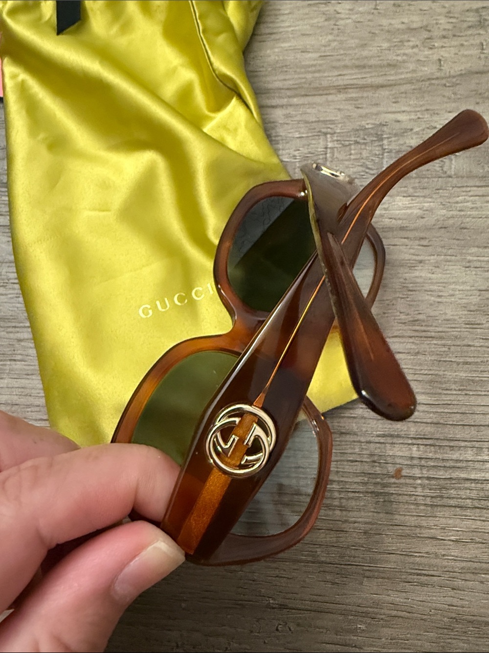 Gucci Women's Large Brown Tortoiseshell Frame Sunglasses - Picture 2 of 3